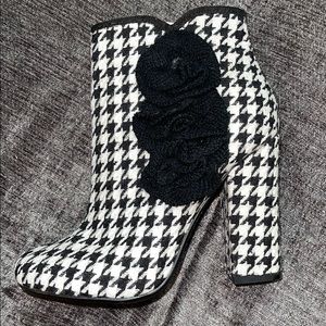 Houndstooth Booties